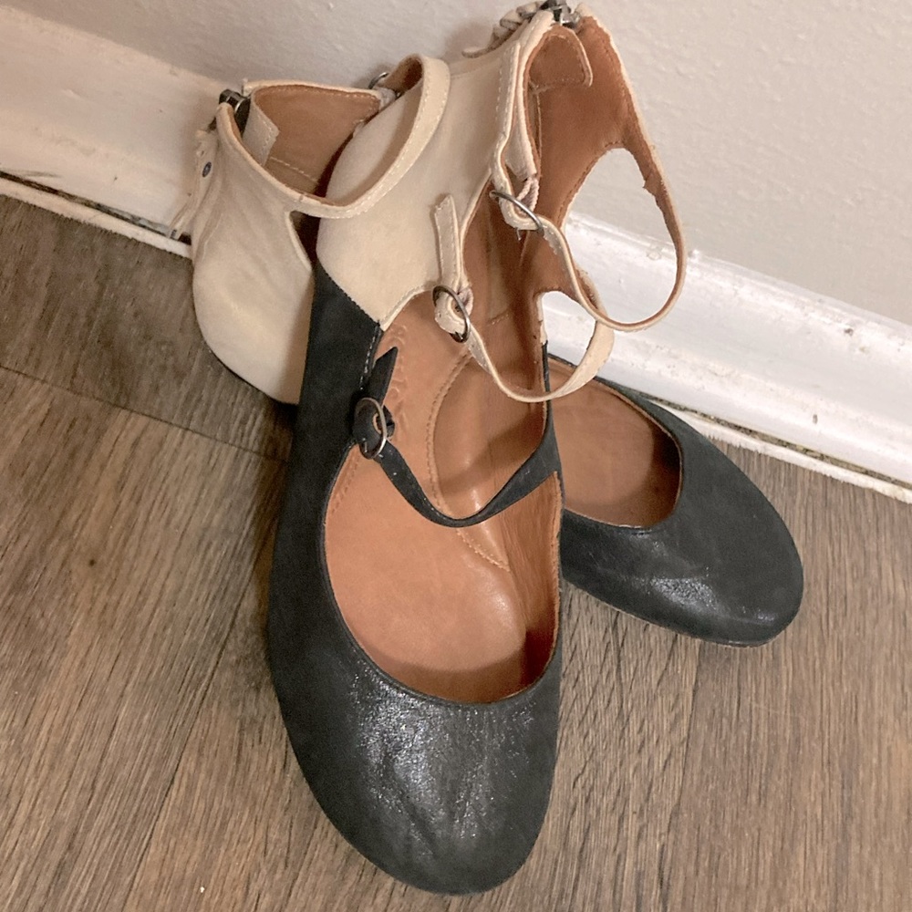 Gentle Souls By Kenneth Cole Unique Ballerina Flats Size 7.5 M Cream/ Black